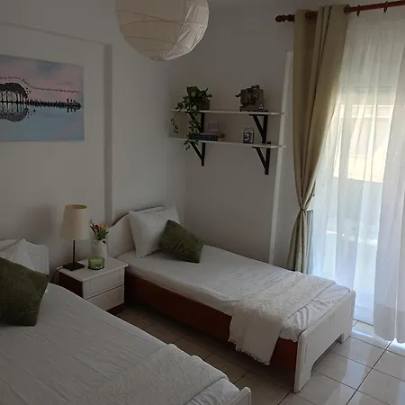Nik Seaview Balcony Steps From Appartement Flogita