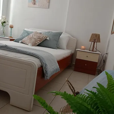 Nik Seaview Balcony Steps From Appartement Flogita