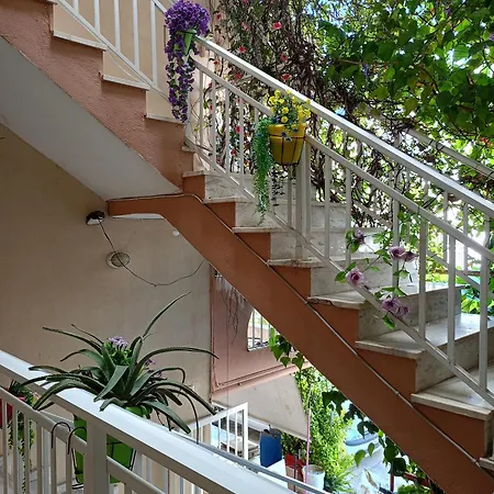 Nik Seaview Balcony Steps From Flogita