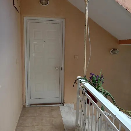 Nik Seaview Balcony Steps From